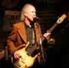 Tom Comet sings along at Rodeo Bar (pic #2).